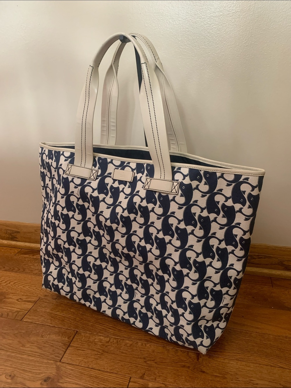 Gucci rare Navy & White Fish Patterned Tote beach Bag with Cream Handles